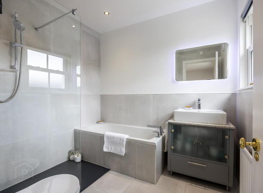 Ashbrook, 45 New Line, Dundonald, Belfast, BT16 1UU