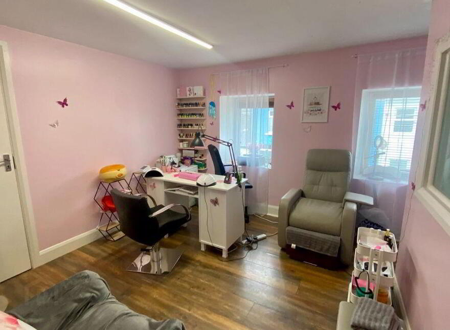 Turning Heads Salon, Fastnet House, 4 Saint Anthony's Villas, Dougl...West, Cork