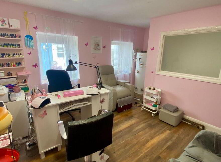Turning Heads Salon, Fastnet House, 4 Saint Anthony's Villas, Dougl...West, Cork