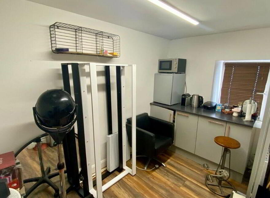 Turning Heads Salon, Fastnet House, 4 Saint Anthony's Villas, Dougl...West, Cork