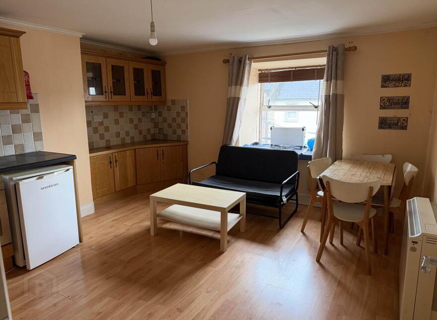Main Street, Roscrea, E53KN93