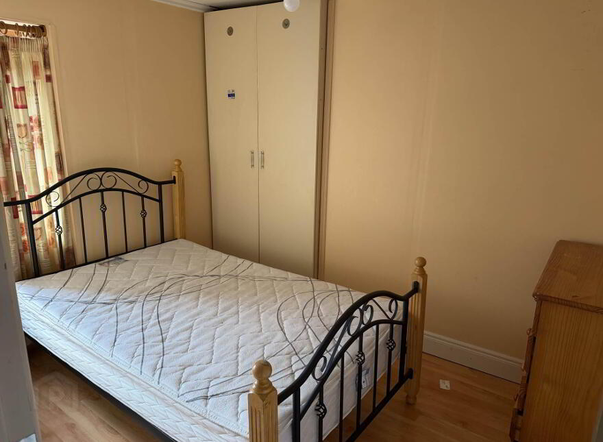 Main Street, Roscrea, E53KN93