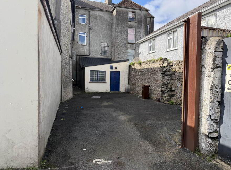 Main Street, Roscrea, E53KN93