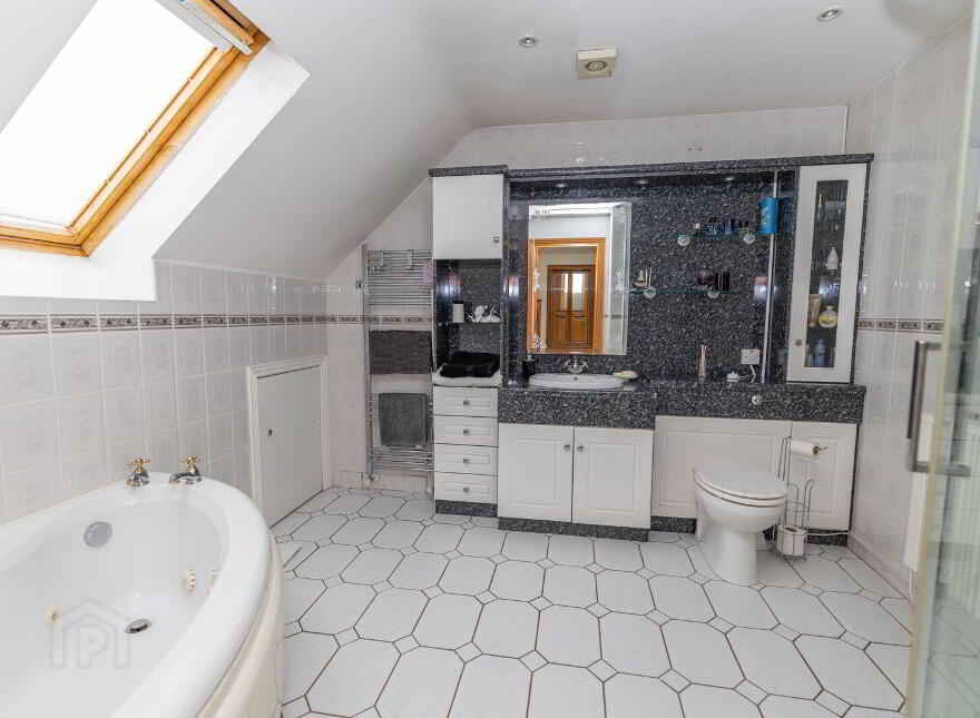 Killeavey, 1 Seafields, Warrenpoint, Newry, BT34 3TG