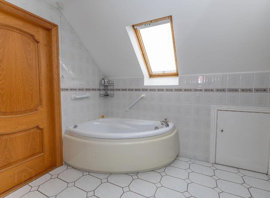 Killeavey, 1 Seafields, Warrenpoint, Newry, BT34 3TG