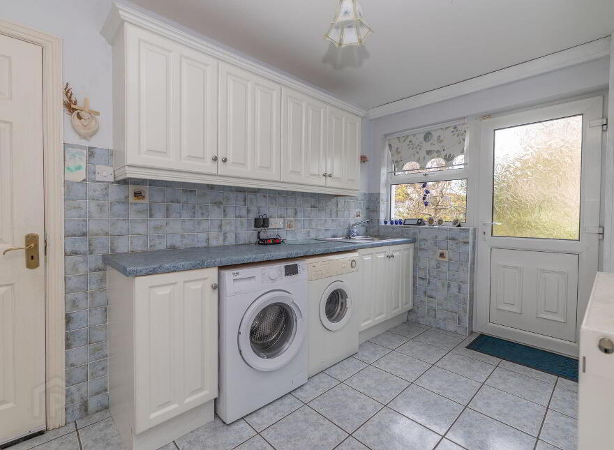 Killeavey, 1 Seafields, Warrenpoint, Newry, BT34 3TG