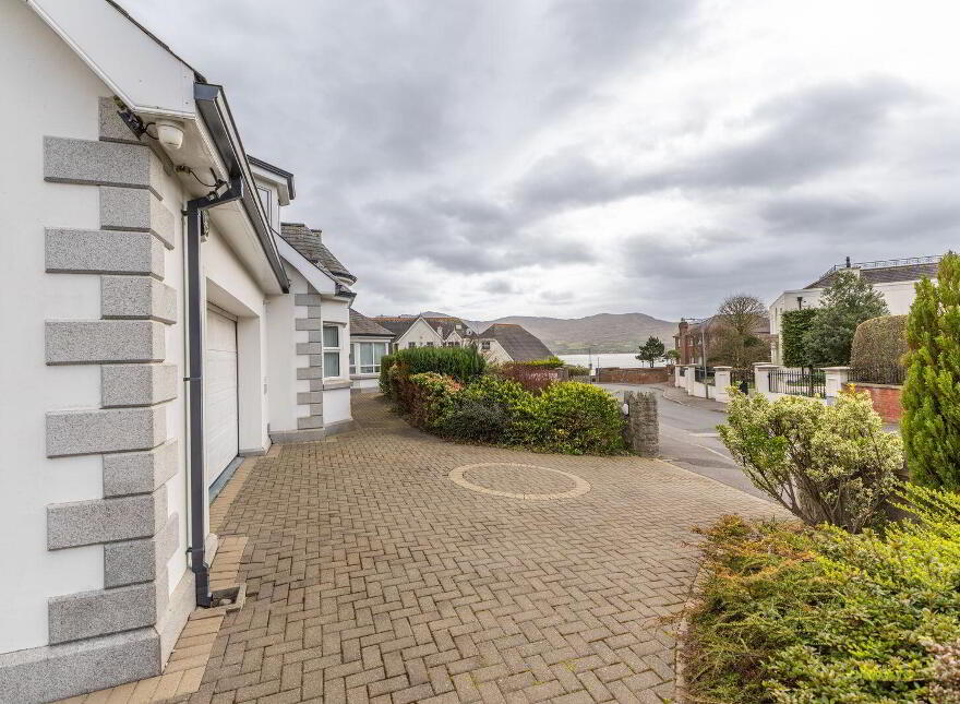 Killeavey, 1 Seafields, Warrenpoint, Newry, BT34 3TG