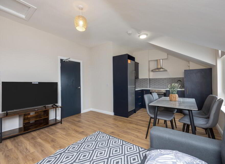 Apt 6, 27 Camden Street, Belfast, BT9 6AT