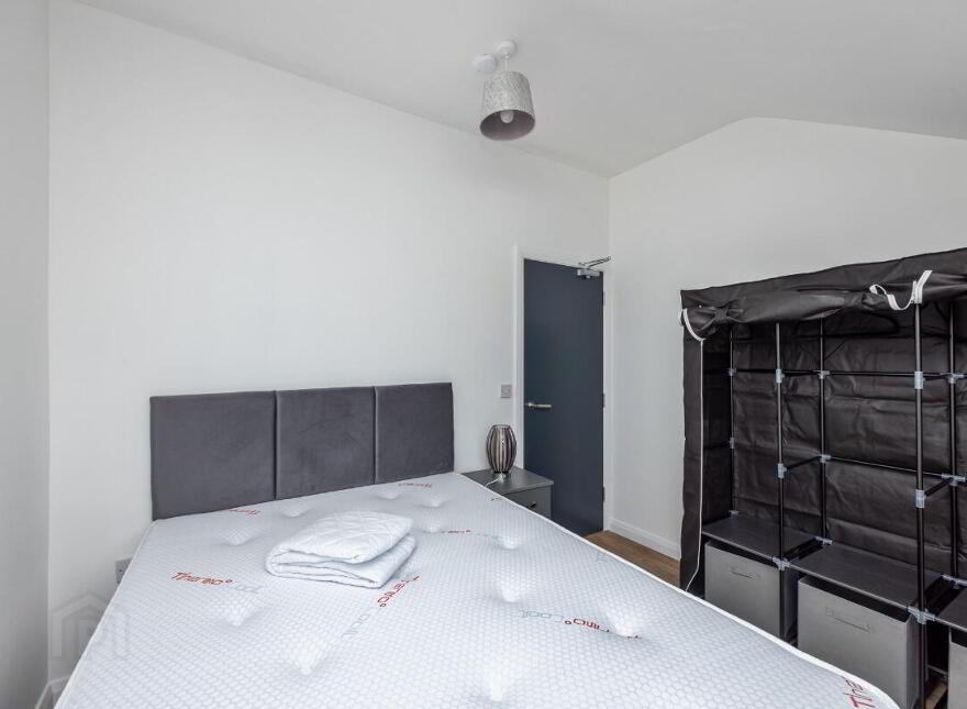 Apt 6, 27 Camden Street, Belfast, BT9 6AT