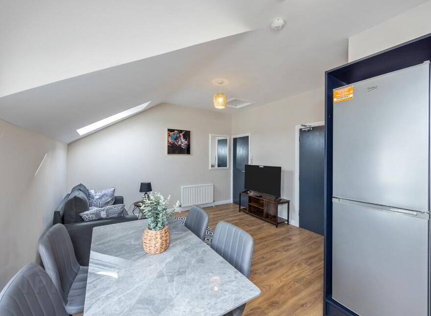 Apt 6, 27 Camden Street, Belfast, BT9 6AT