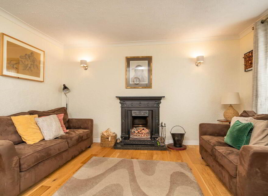 Castle Street, Ramelton, F92N8W2
