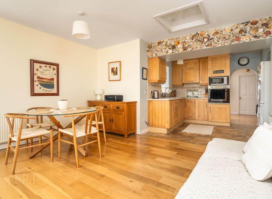 Castle Street, Ramelton, F92N8W2