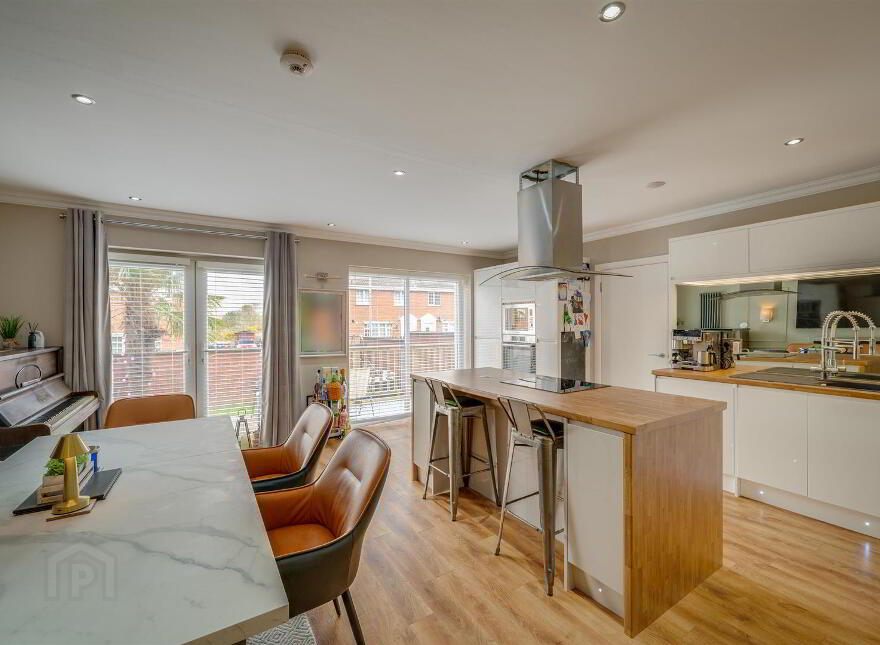 30 Hanwood Heights, Dundonald, Belfast, BT16 1XU