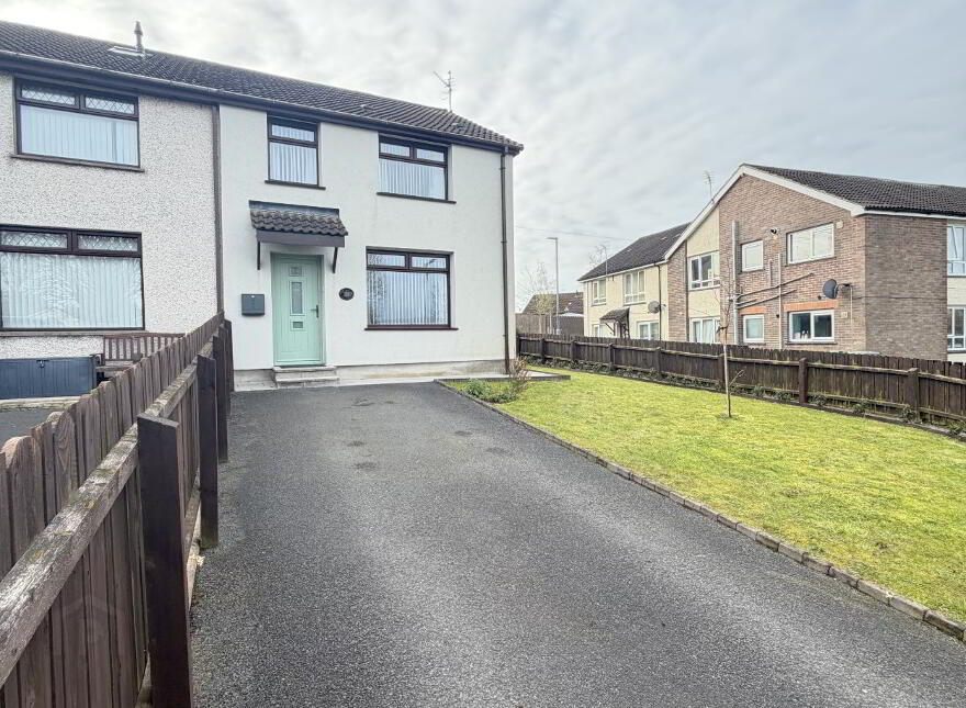 122 Avonmore Park, Lisburn, BT28 1NJ