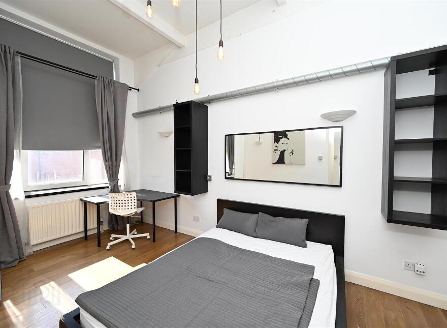 106 Somerset Studios, Marcus Ward Street, Belfast, BT7 1RP