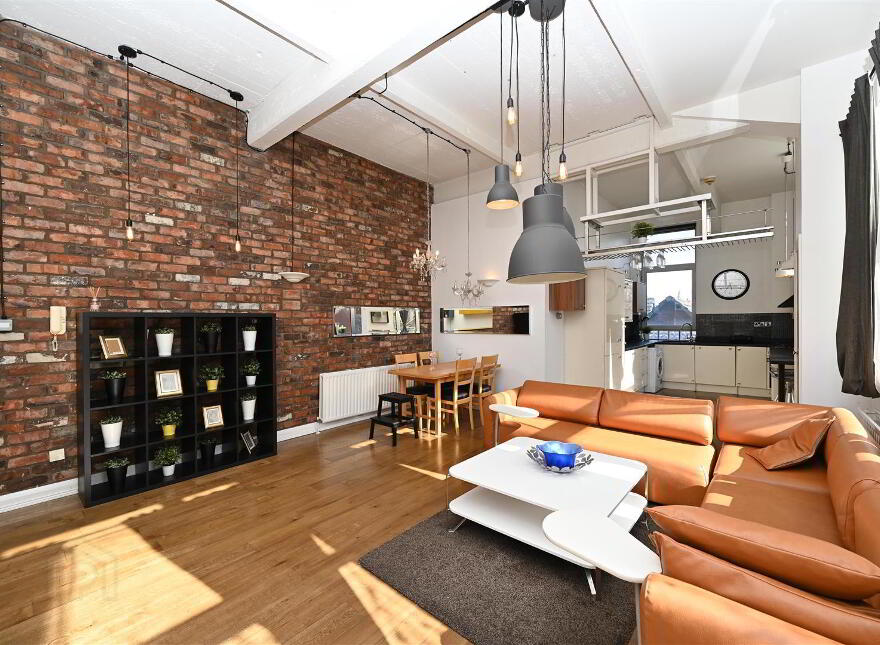 106 Somerset Studios, Marcus Ward Street, Belfast, BT7 1RP