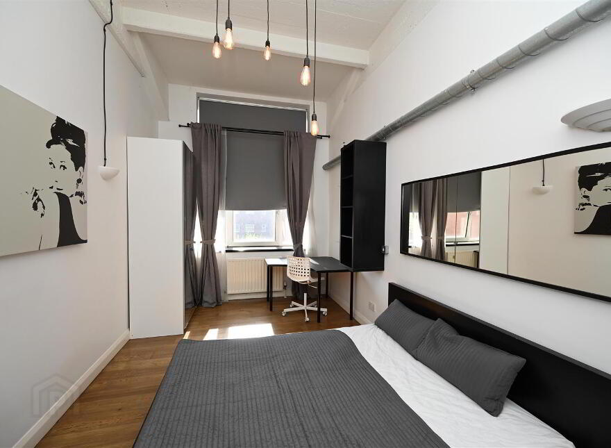 106 Somerset Studios, Marcus Ward Street, Belfast, BT7 1RP