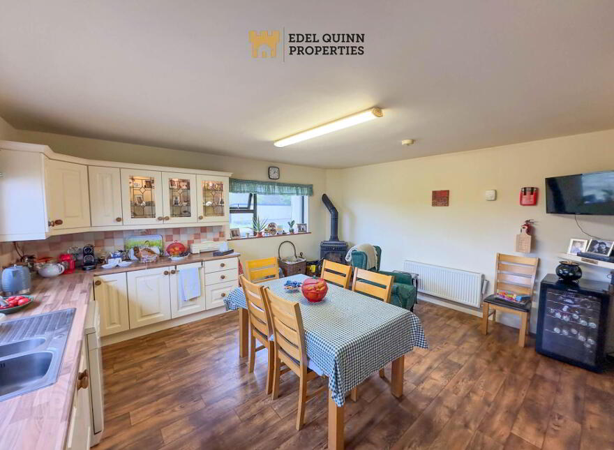 Auntie B`s, Portnoo Road, Ardara, F94W1D2