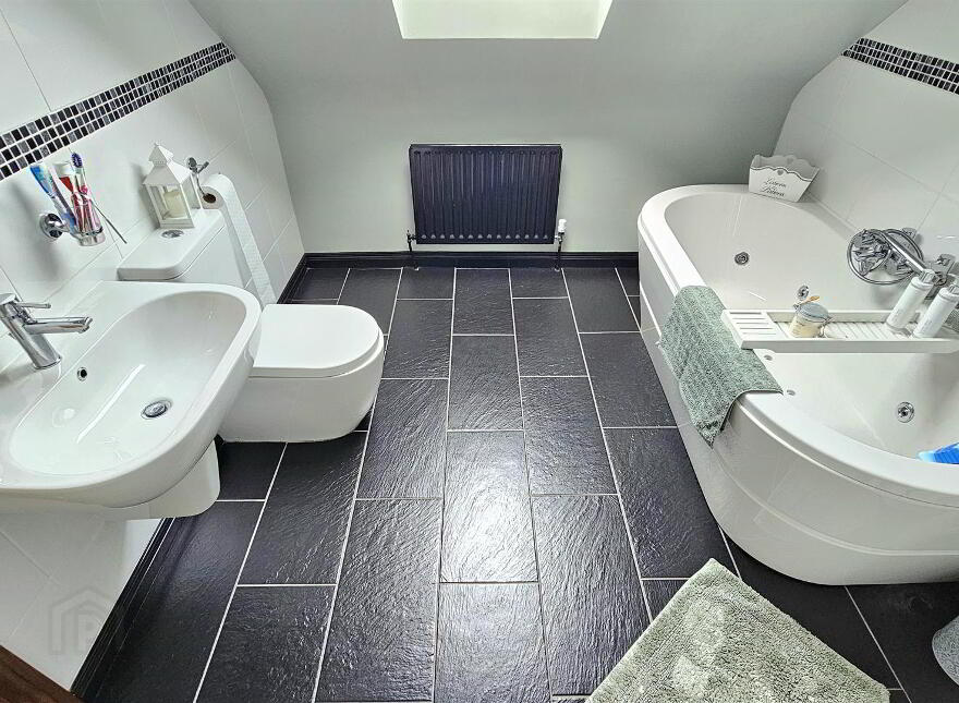 2 Sandringham Park, Carrickfergus, BT38 9EP