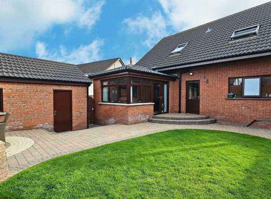 2 Sandringham Park, Carrickfergus, BT38 9EP