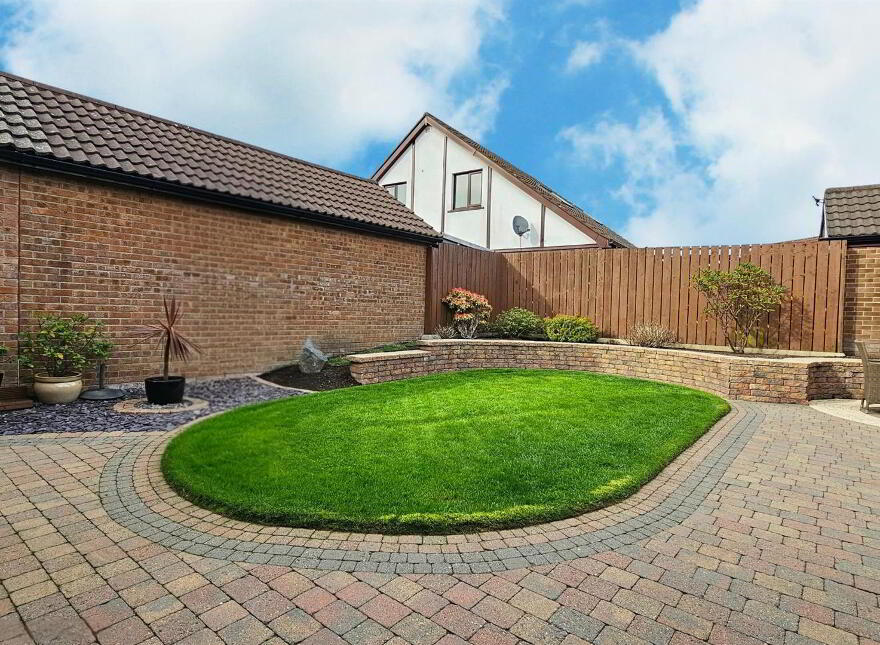 2 Sandringham Park, Carrickfergus, BT38 9EP
