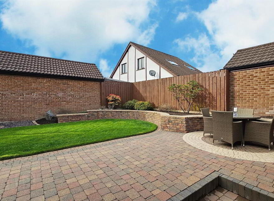 2 Sandringham Park, Carrickfergus, BT38 9EP