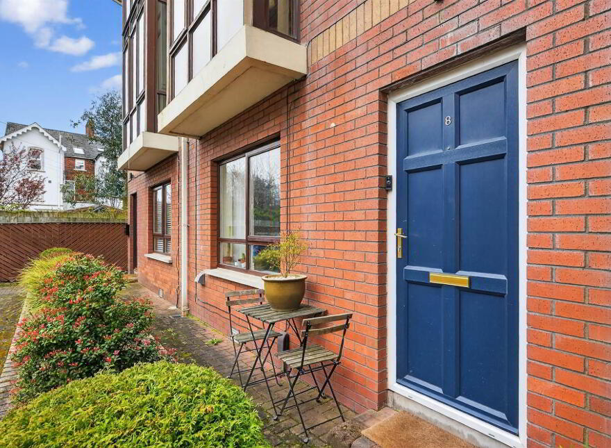 8 Ashleigh Court, Ravenhill Gardens, Belfast, BT6 8GP