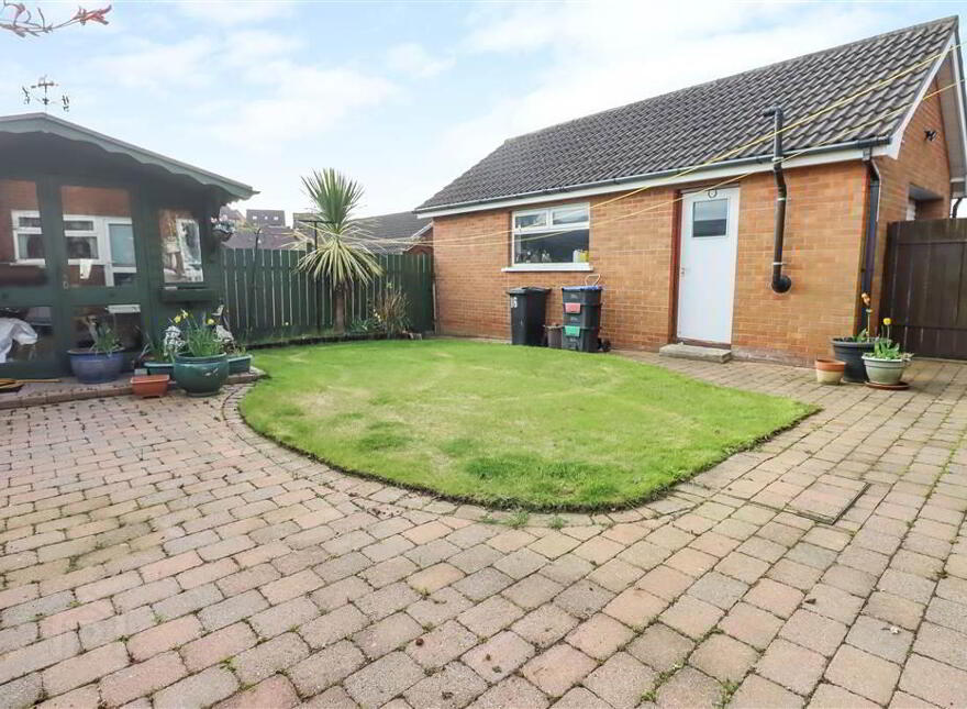 16 Carrowreagh Gardens, Dundonald, Belfast, BT16 1TW