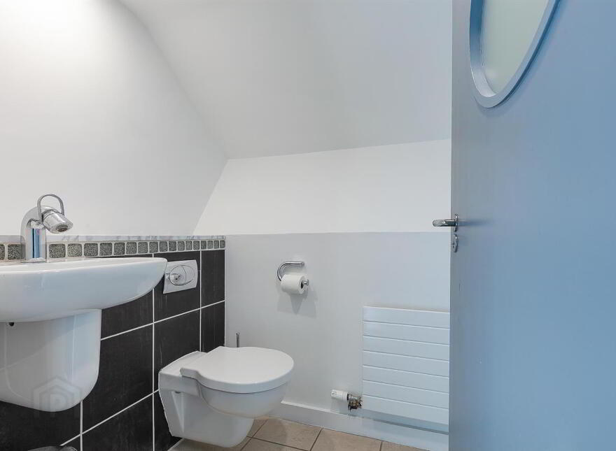 First Floor Commercial Unit At, 29 Ballyclare Road, Newtownabbey, BT36 5EU