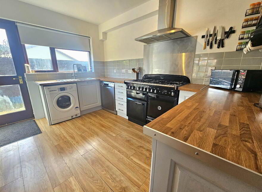 32 Adlon Crescent, Lisburn, BT28 2EG
