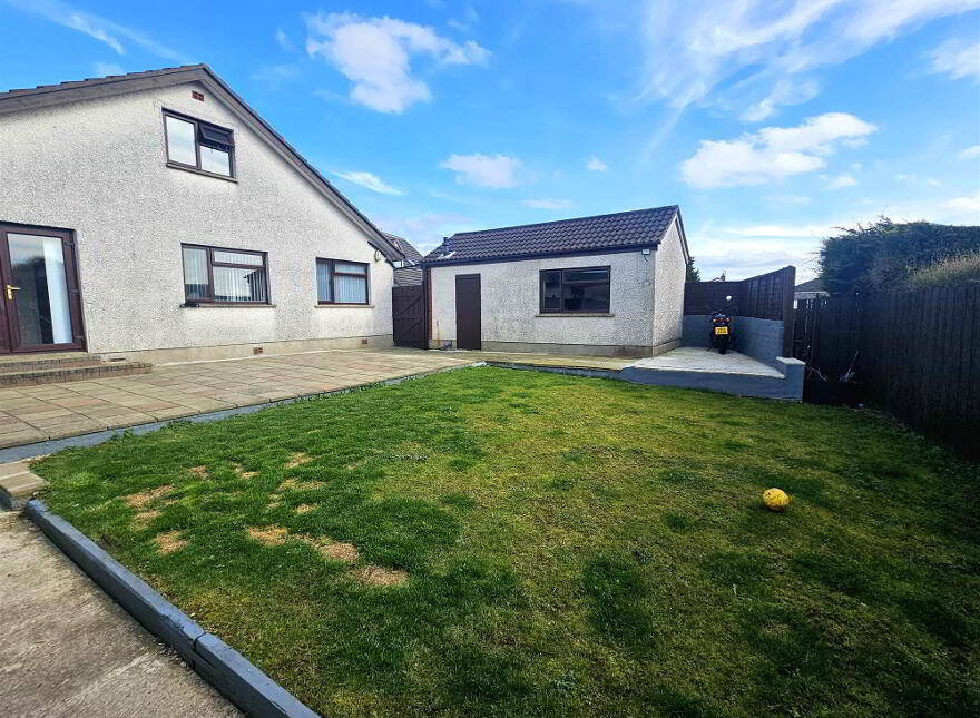 32 Adlon Crescent, Lisburn, BT28 2EG