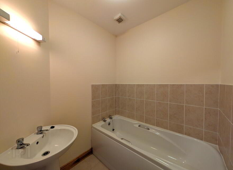 33 Hazel Lawns, Ballyhaunis, F35DH50