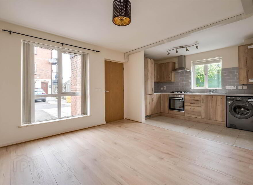 21 Maldon Court, Belfast, BT12 6GY