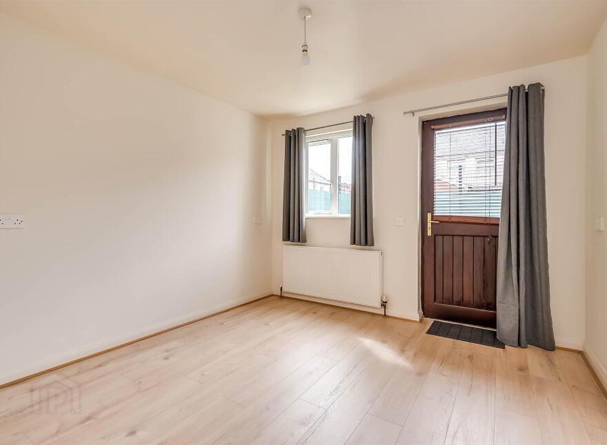 21 Maldon Court, Belfast, BT12 6GY