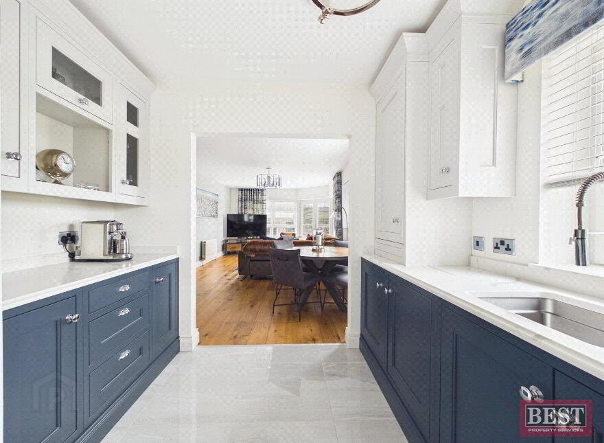 32 Seafields Court, Warrenpoint, Newry, BT34 3XB
