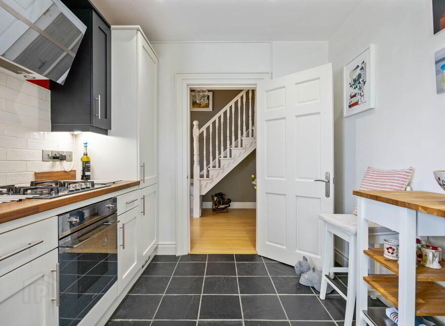 17C Church Road, Helens Bay, BT19 1TP