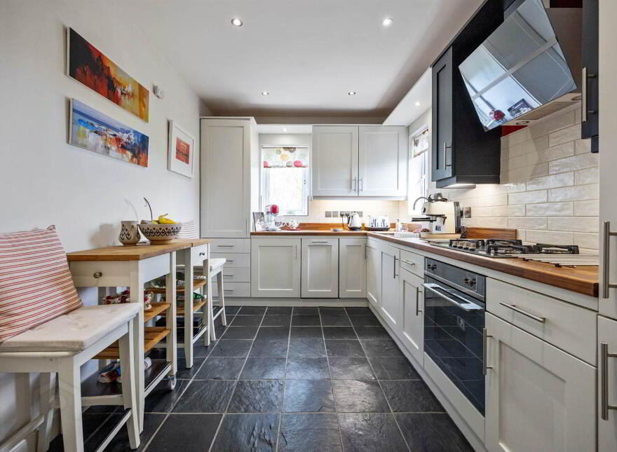 17C Church Road, Helens Bay, BT19 1TP