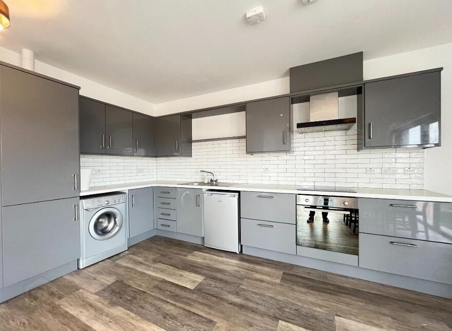 Apt 3, 94 Sunnyside Street, Belfast, BT7 3EG