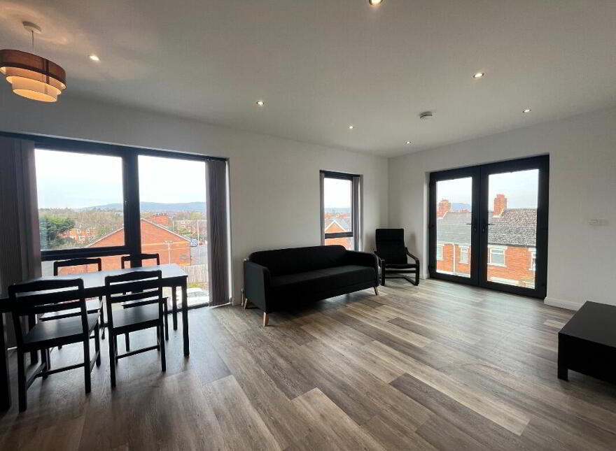 Apt 3, 94 Sunnyside Street, Belfast, BT7 3EG