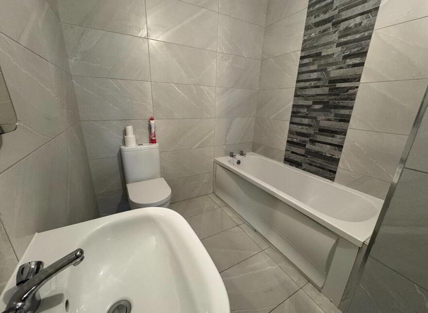 Apt 3, 94 Sunnyside Street, Belfast, BT7 3EG