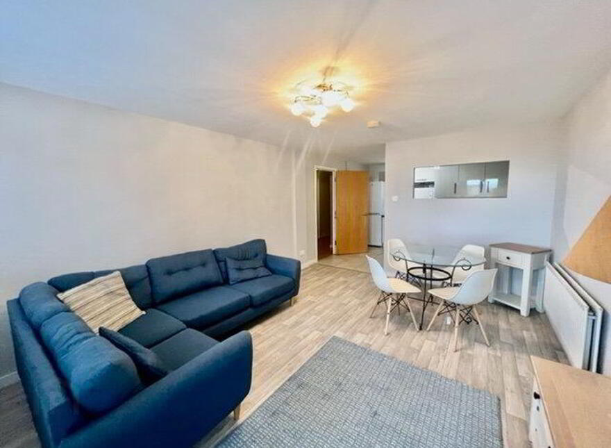 Apartment 6 17 Queens Square, Belfast, BT1 3FF