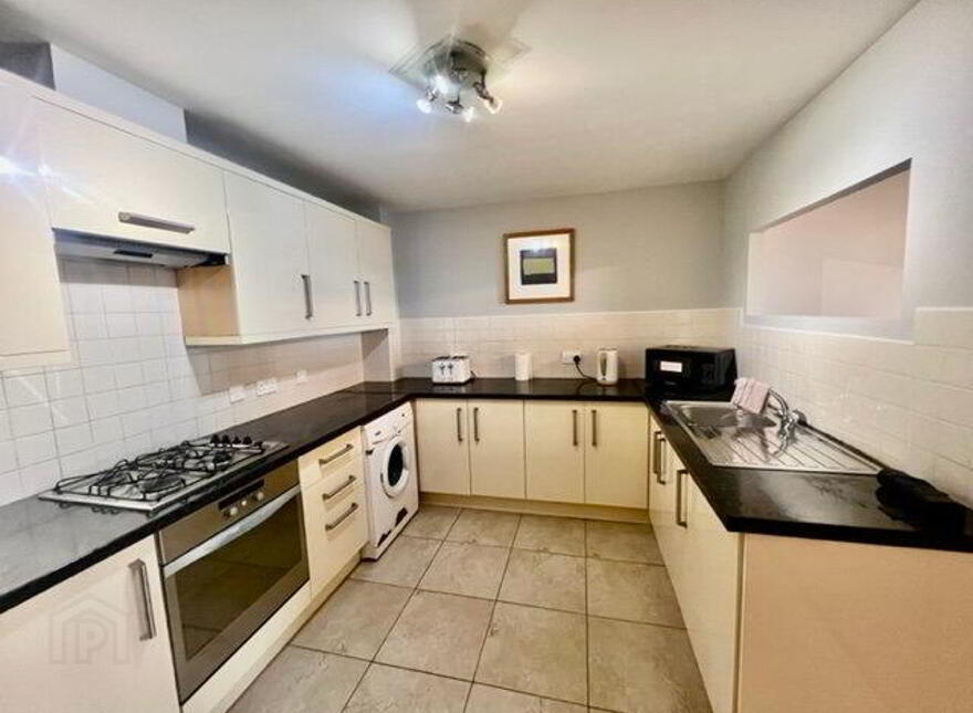 Apartment 6 17 Queens Square, Belfast, BT1 3FF