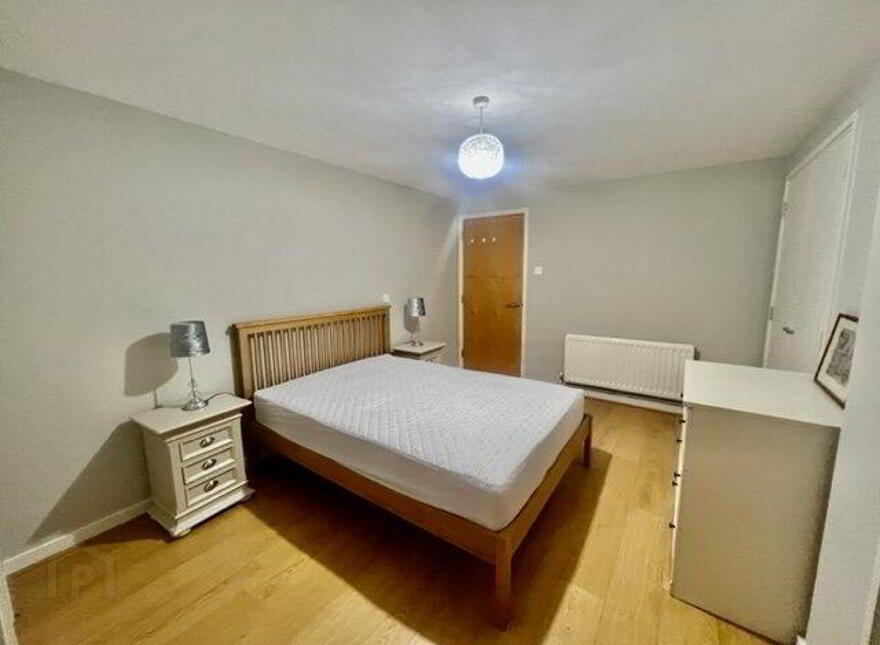 Apartment 6 17 Queens Square, Belfast, BT1 3FF