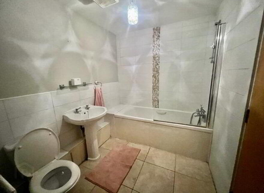 Apartment 6 17 Queens Square, Belfast, BT1 3FF