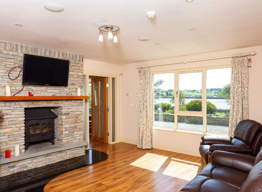 Sunny Rock, Church Road, Rosscarbery, P85PX26