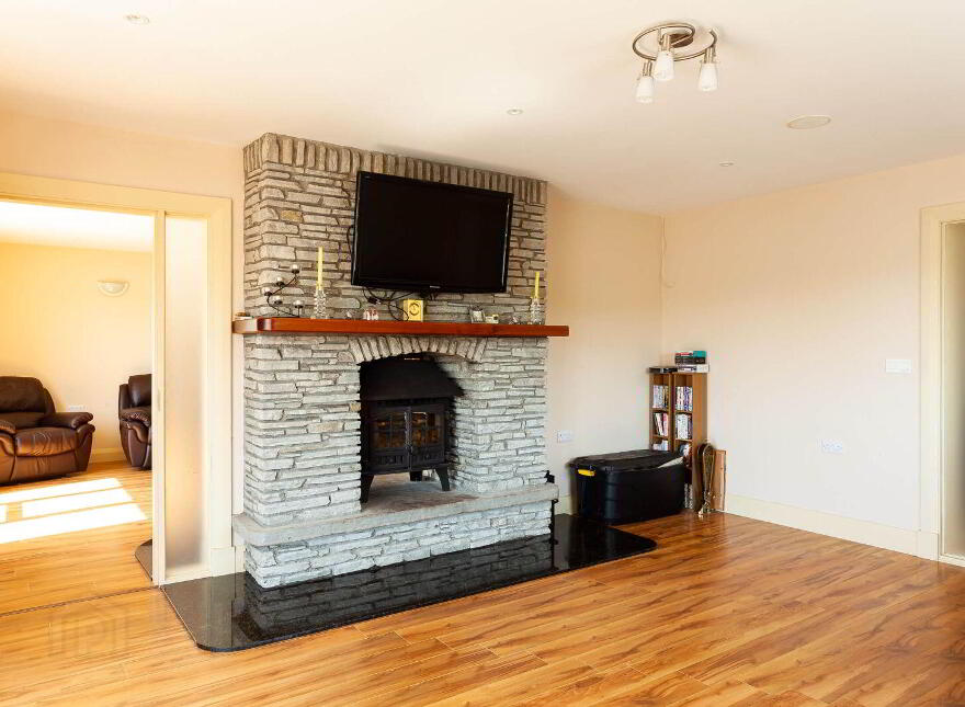 Sunny Rock, Church Road, Rosscarbery, P85PX26