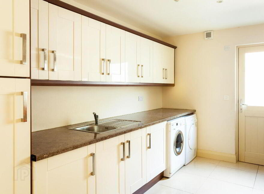 Sunny Rock, Church Road, Rosscarbery, P85PX26
