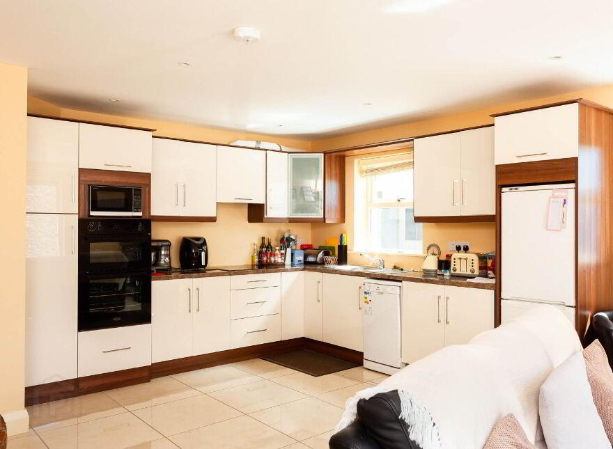 Sunny Rock, Church Road, Rosscarbery, P85PX26