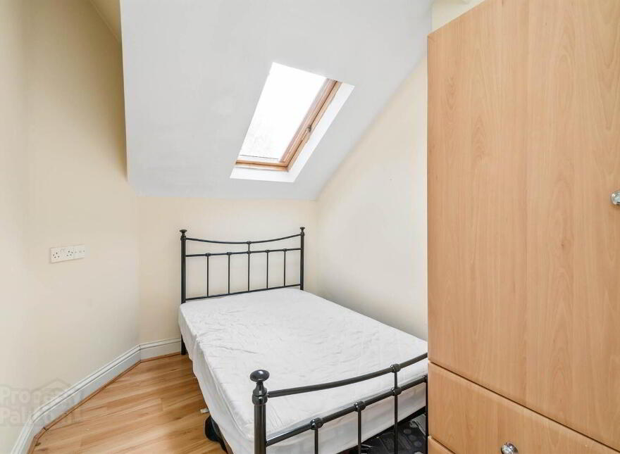 Great Apartment, 2B Rugby Avenue, Queens Quarter, Belfast, BT7 1RG