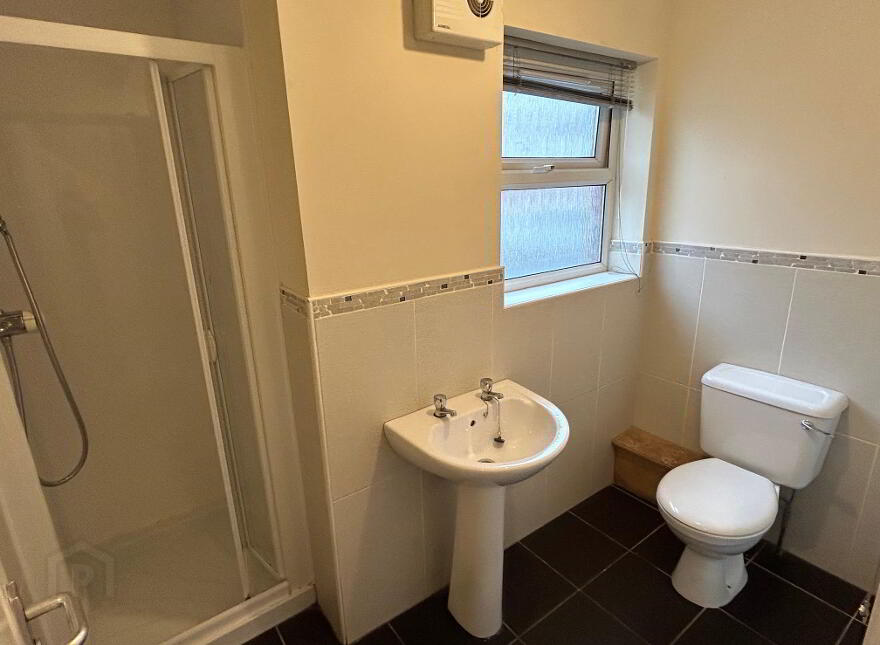 Great Apartment, 2B Rugby Avenue, Queens Quarter, Belfast, BT7 1RG